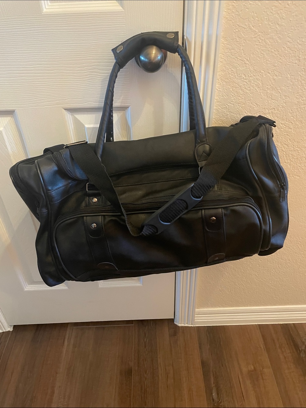 Classic Black Men's Duffel Bag with Dual Carry Straps